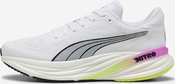 Chaussure de course 'Magnify Nitro 2' PUMA en blanc : devant