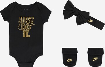 Set de la Nike Sportswear pe negru: față