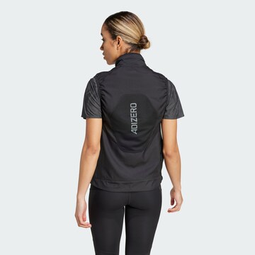 ADIDAS PERFORMANCE Sportovní vesta 'Adizero' – černá: přední strana