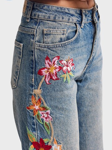 IT'S BASIC - Bootcut Vaquero 'EMBROIDERY FLARE MID RISE JEANS' en azul