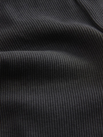 Set de la Next pe roz