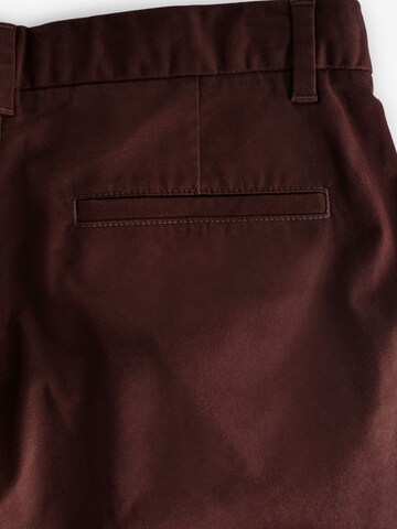 Next Regular Chino in Rood