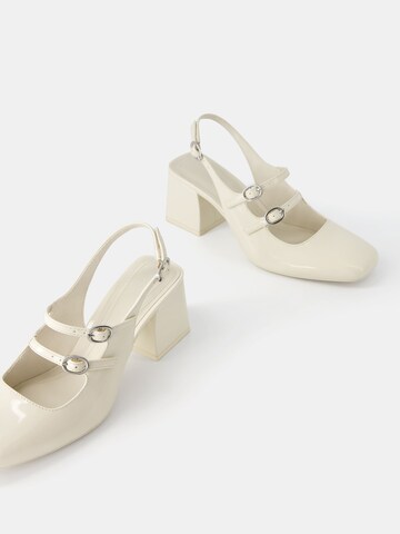 Bershka Remmiavokkaat värissä beige
