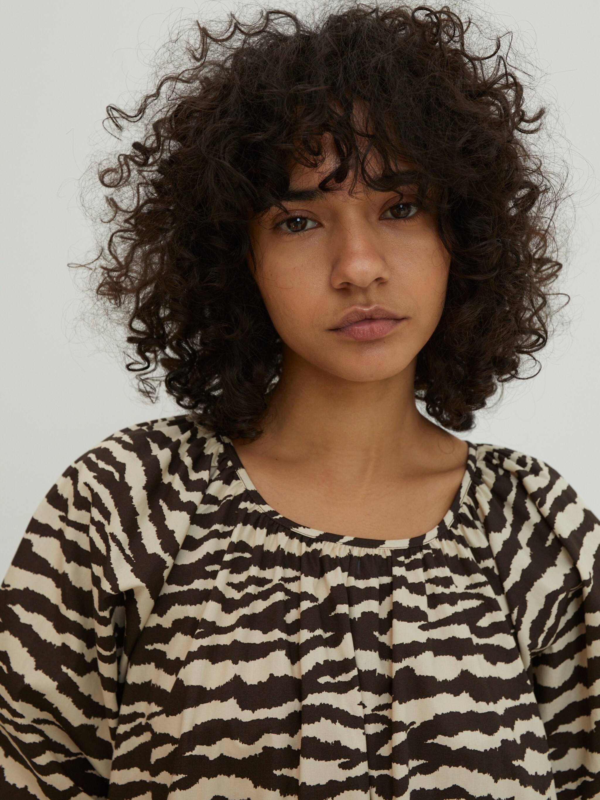EDITED Produits Robe 'Paola' beige
