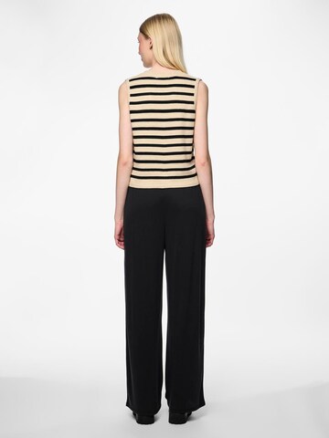 Wide leg Pantaloni 'ANORA' di PIECES in nero