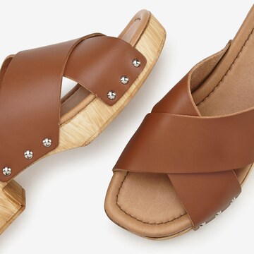 Clogs di LASCANA in marrone