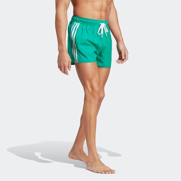 ADIDAS SPORTSWEAR - Calções de banho desportivos '3-Stripes Clx Very-Short-' em verde