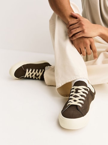 Next Platform trainers in Brown