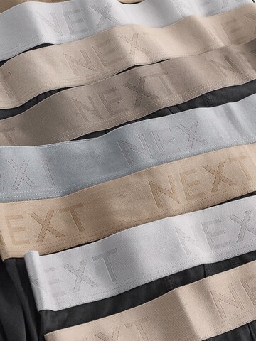 Boxeri de la Next pe negru