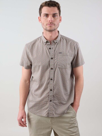 Coupe regular Chemise Deeluxe en marron : devant