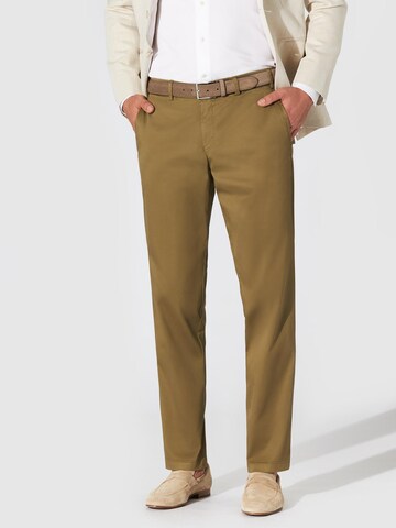 Hiltl Regular Chinohose 'Pamo - Excellent Cotton'‌‌‌‌‌ in Grün: Vorderseite
