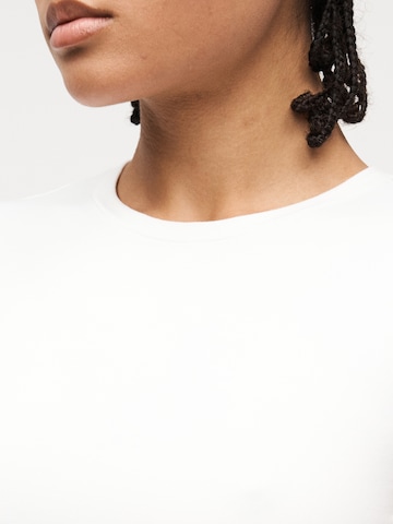 HOLLISTER Μπλουζάκι σε λευκό