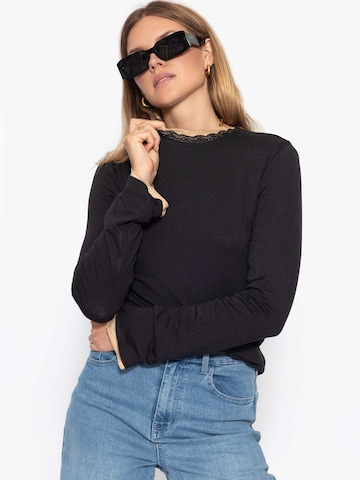 Maglietta di SASSYCLASSY in nero