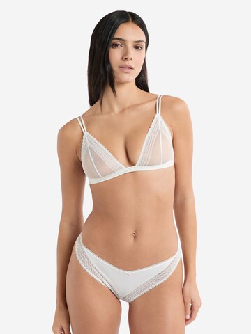 String di ETAM in bianco: frontale