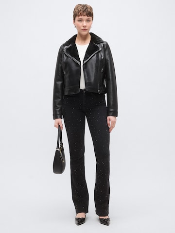 Only Tall Levenevä Farkut 'ONLBLUSH' värissä musta