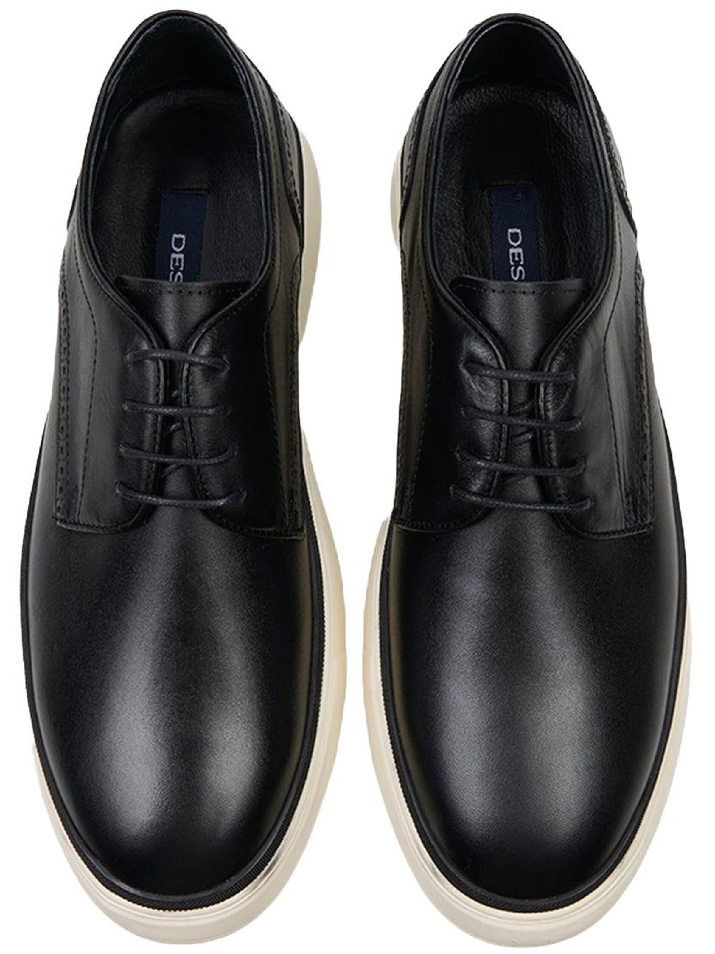 Chaussure à lacets 'Spitze' Desa en noir