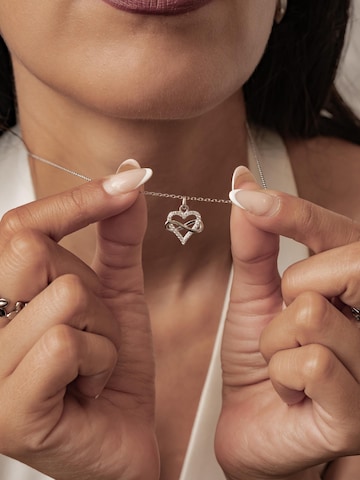 Hey Happiness Ketting 'Dainty Endless Love' in Zilver: voorkant