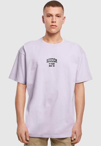 Merchcode T-Shirt 'Random Life' in Lila: Vorderseite