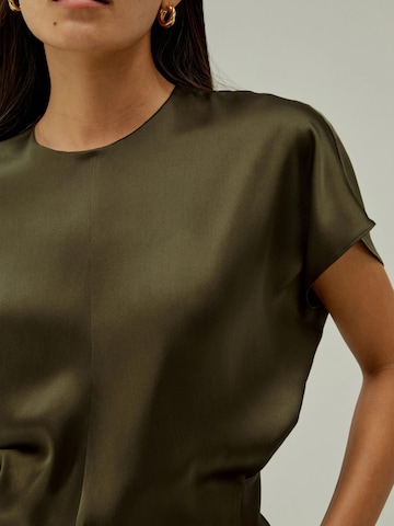 Lilysilk Blouse 'Seidentop mit kurzen Fledermausärmeln' in Groen