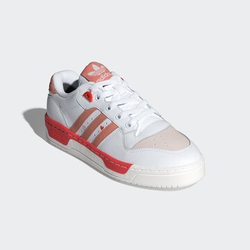 ADIDAS ORIGINALS Låg sneaker 'Rivalry' i vit