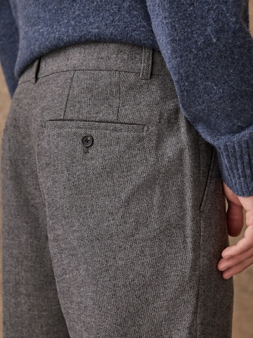 Next Tapered Hose in Grau