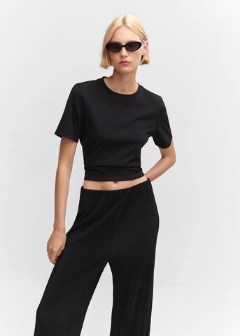 Wide leg Pantaloni 'Plisat' de la MANGO pe negru