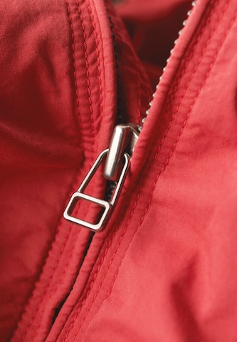 Veste mi-saison Superdry en rouge