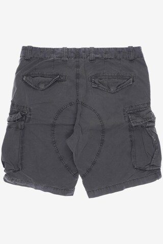 Superdry Shorts in 29 in Green