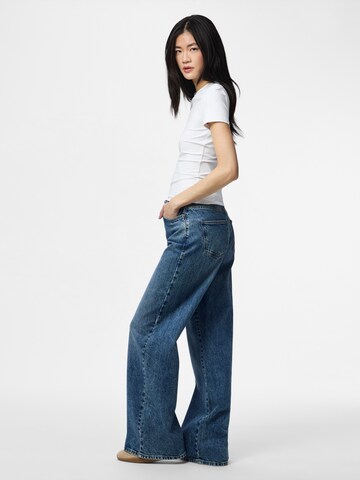 Maglietta 'PCLULA' di PIECES in bianco