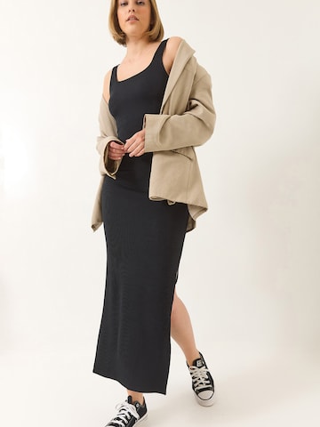 Bianco Lucci Šaty - Čierna