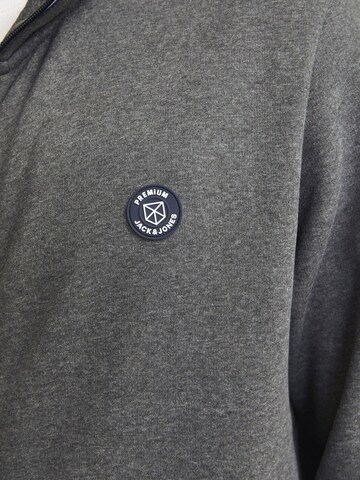 JACK & JONES Sweatjakke i grå