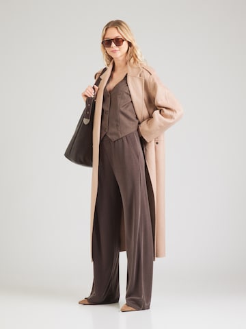 Wide leg Pantaloni 'Asaka' de la mbym pe maro