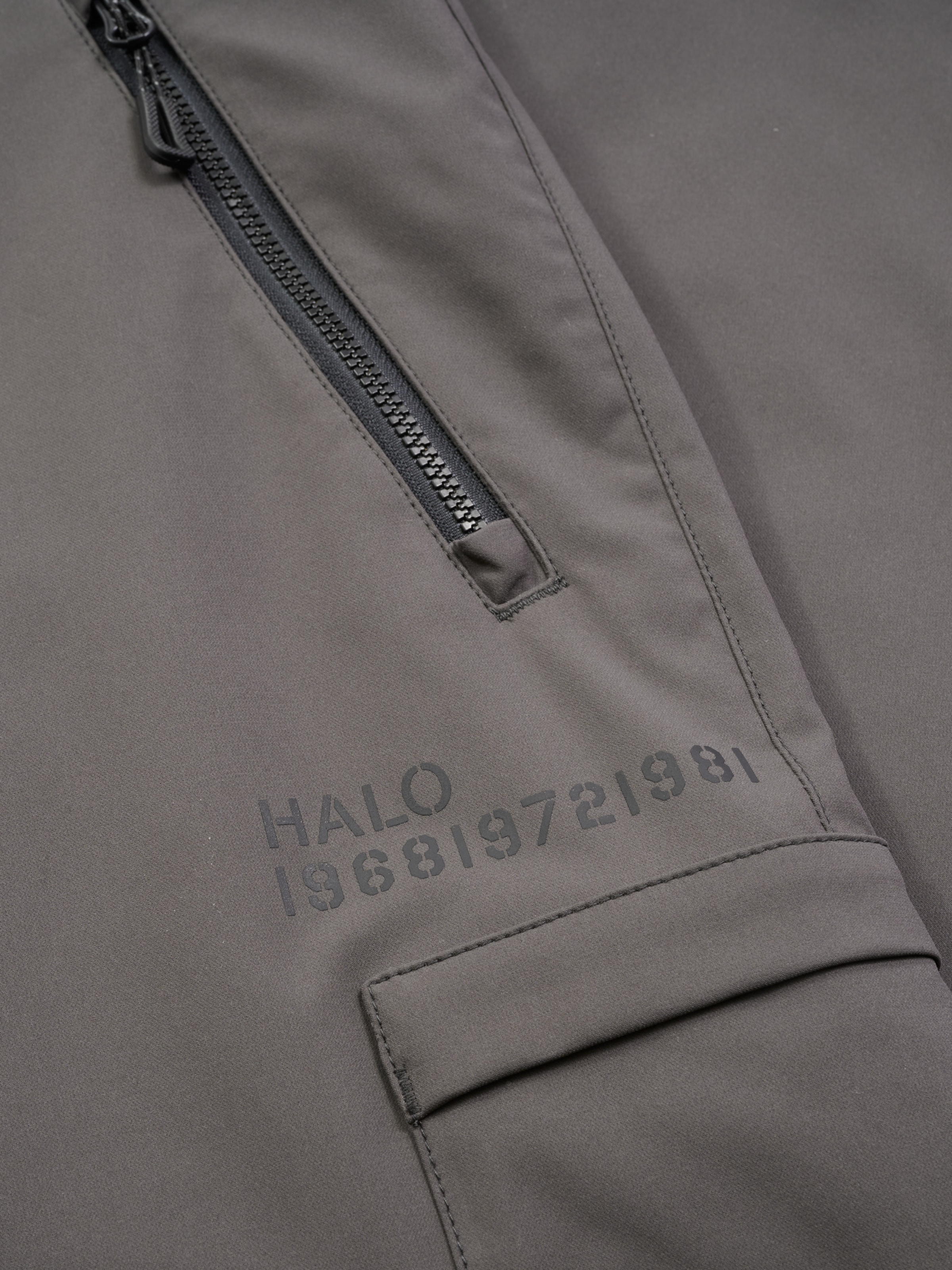 HALO Regular Trousers in Grey