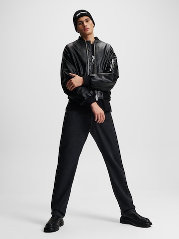 KARL LAGERFELD JEANS Paita värissä musta