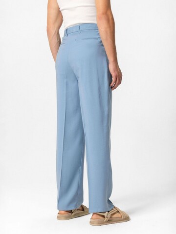 Loosefit Pantaloni con pieghe 'Ermanno' di Antioch in blu