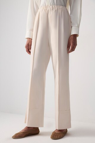 Touche Prive Regular Hose in Beige: Vorderseite