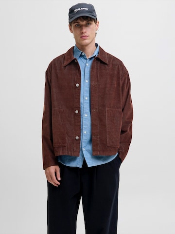 Veste mi-saison JACK & JONES en rouge : devant