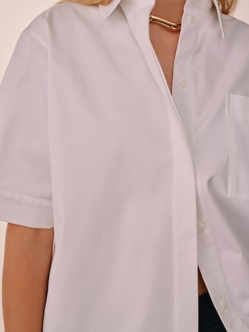 Camicia da donna 'Emma' di ABOUT YOU x Marie von Behrens in bianco