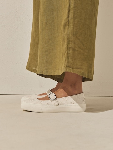 NextBalerinke - bijela boja