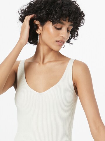 Tops en tricot 'GLORY' VERO MODA en blanc