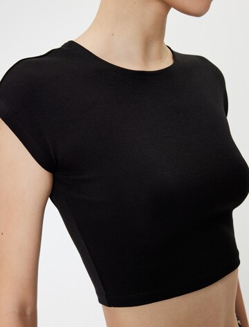 Koton T-Shirt in Schwarz