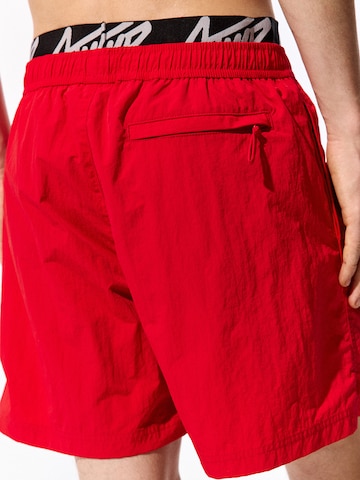 Shorts de bain Pull&Bear en rouge