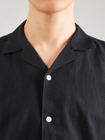 Coupe regular Chemise Lindbergh en noir