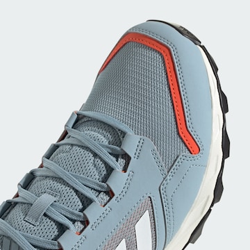 Chaussure de course 'Tracerocker 2.0' ADIDAS TERREX en gris