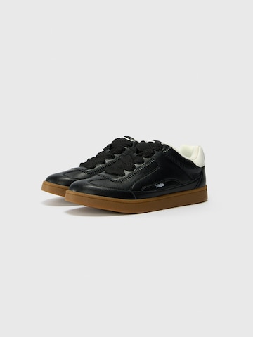 BUFFALO Låg sneaker 'Liberty One' i svart