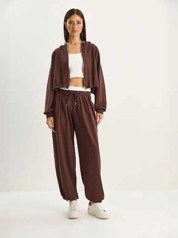 Completo pantalone di Bianco Lucci in marrone