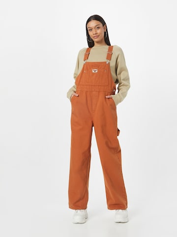 Monki Regular Tuinbroek jeans in Bruin: voorkant