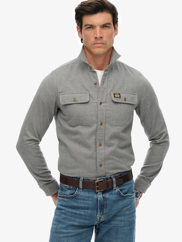 Superdry - Ajuste regular Camisa en gris: frente