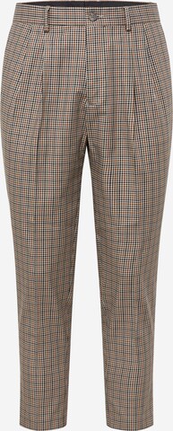 BURTON MENSWEAR LONDON Tapered Pleat-Front Pants in Brown: front