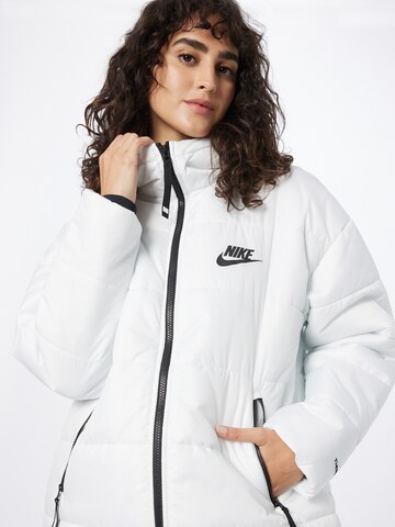 Manteau d’hiver Nike Sportswear en blanc